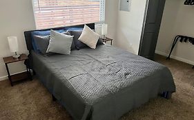 Lovely 2 Bedroom Apt: Long-Term Stay Near Downtown